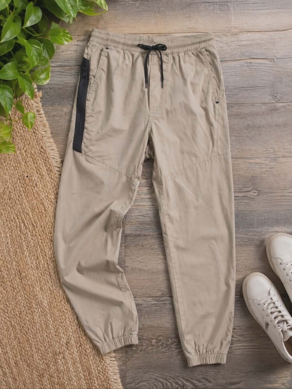 American Eagle Outfitters Mens Tan Cargo Active Pants with Black Details Size XS